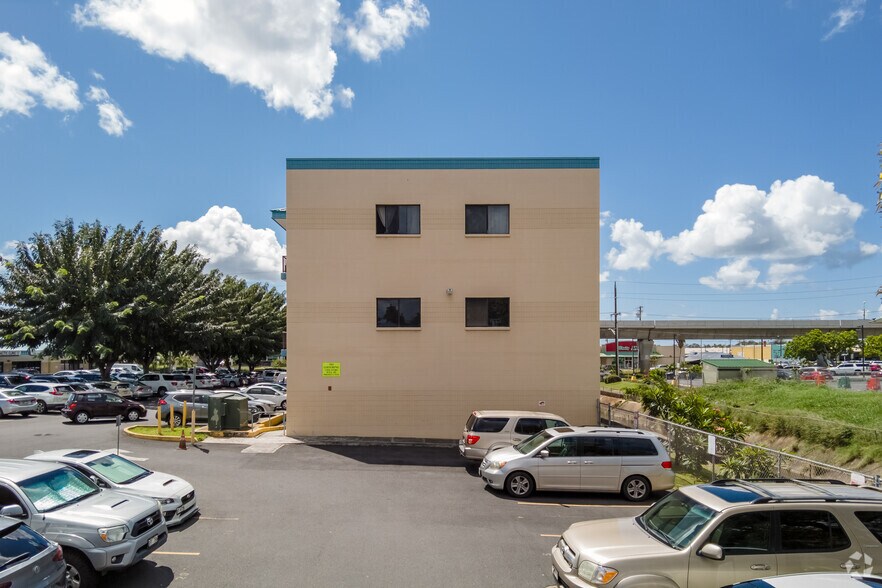 94-216 Farrington Hwy, Waipahu, HI à louer - Photo du bâtiment - Image 2 de 5