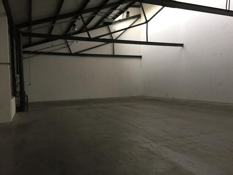 Flex in Saint Denis for lease - Interior Photo - Image 3 of 9