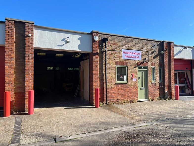 6-8 Station Rd, Dunmow à louer - Photo du bâtiment - Image 1 de 5