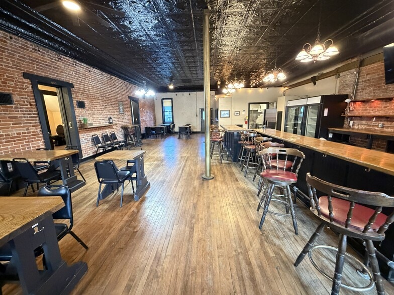 244 N Main St, Monticello, WI for sale - Interior Photo - Image 3 of 17