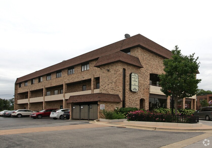 4745-4755 Main St, Lisle, IL à louer - Photo du bâtiment - Image 2 de 13