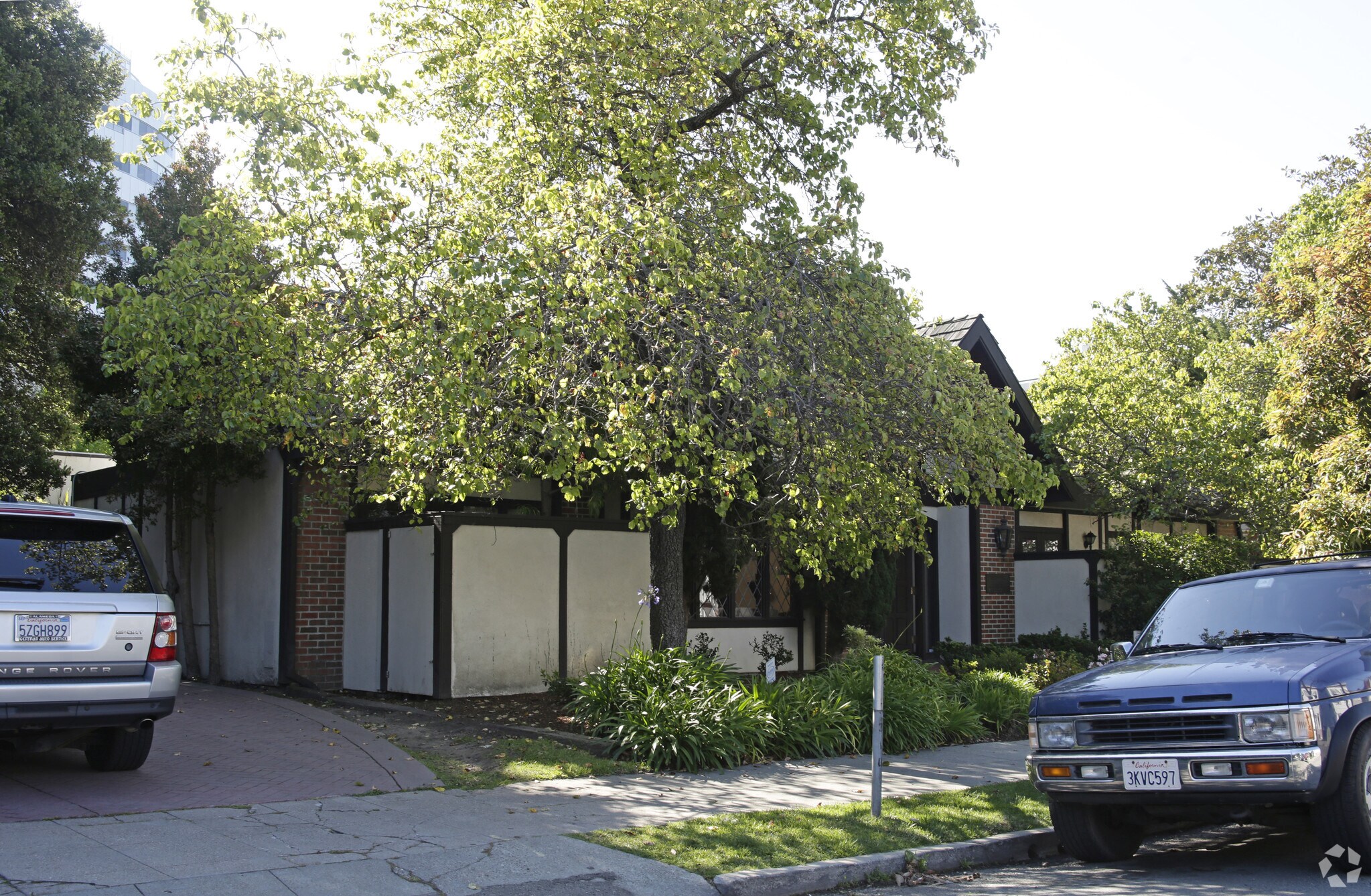 3318 Elm St, Oakland, CA à louer Photo du bâtiment- Image 1 de 2
