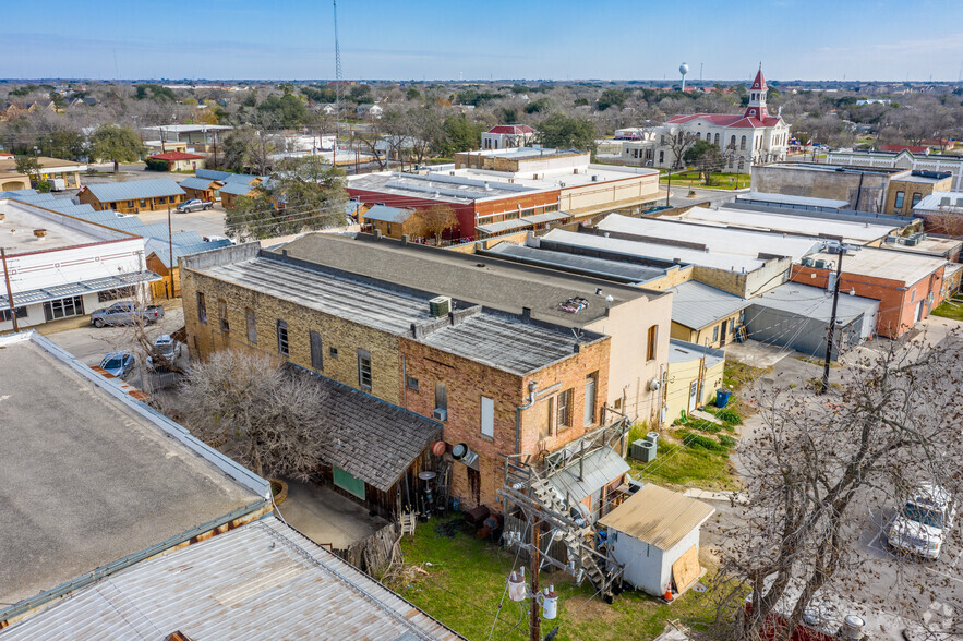 1311 3rd St, Floresville, TX à vendre - Photo du b timent - Image 3 de 4