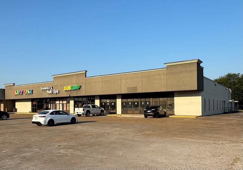 4444 Lake St, Lake Charles, LA for lease - Building Photo - Image 2 of 6