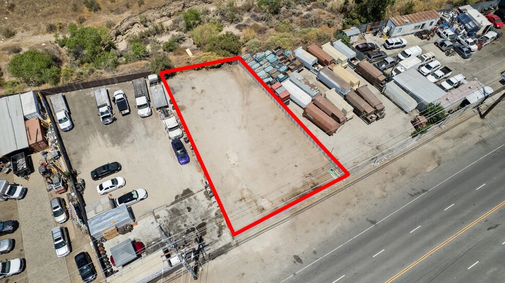 16971 Sierra Hwy, Canyon Country, CA à louer - Photo du bâtiment - Image 3 de 6