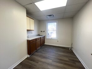 63 Chestnut Rd, Paoli, PA for lease Interior Photo- Image 2 of 6