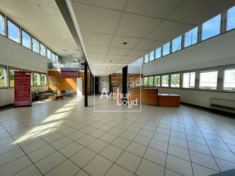 Local d'activités dans Melun à vendre - Photo du bâtiment - Image 1 de 10