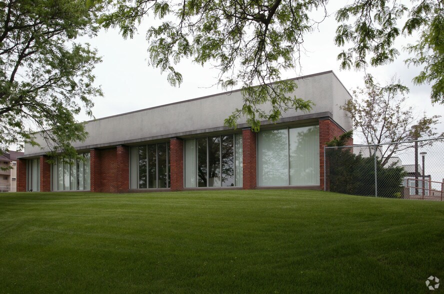 2100 Wilson Ave, Saint Paul, MN à louer - Photo du bâtiment - Image 2 de 5