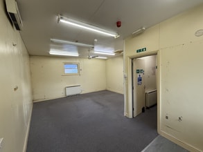 2-5 Gammon Walk, Barnstaple for lease Interior Photo- Image 2 of 2