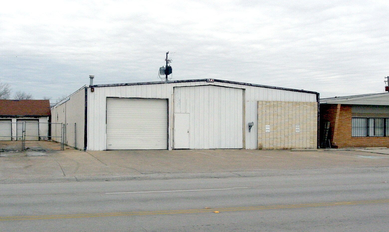 305 SE 14th St, Grand Prairie, TX à vendre Photo principale- Image 1 de 2