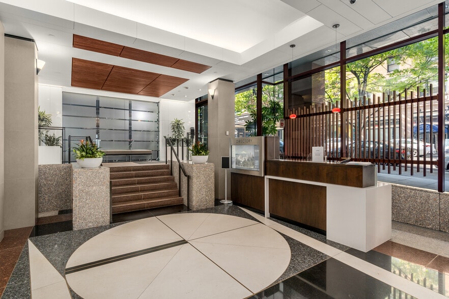 1000 SW Broadway, Portland, OR for lease - Lobby - Image 3 of 9