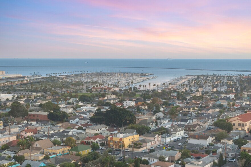 383 W 14th St, San Pedro, CA à vendre - Photo du bâtiment - Image 3 de 14