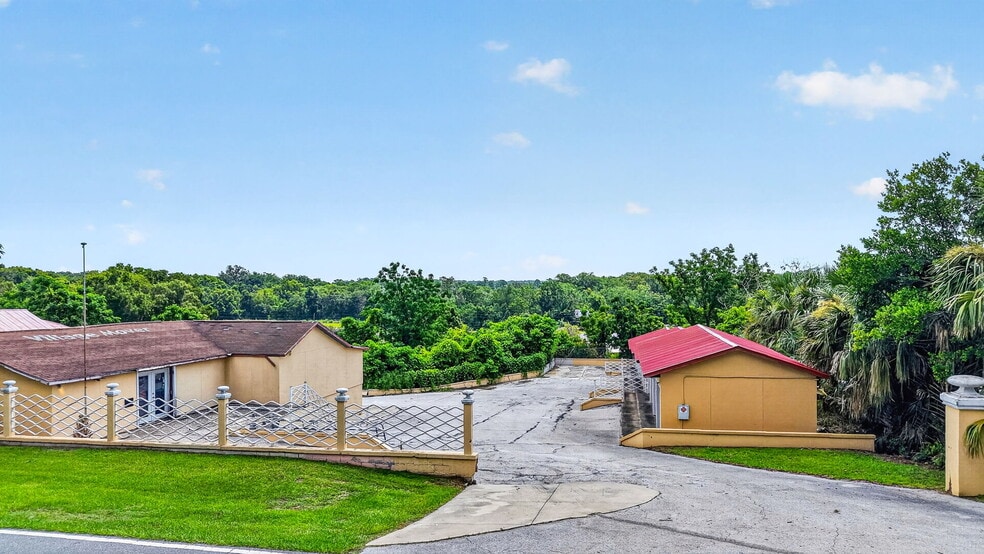 611 N Dixie Ave, Fruitland Park, FL for sale - Building Photo - Image 2 of 25