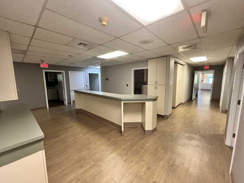 3401 Capital Cir NE, Tallahassee, FL for lease - Interior Photo - Image 2 of 8