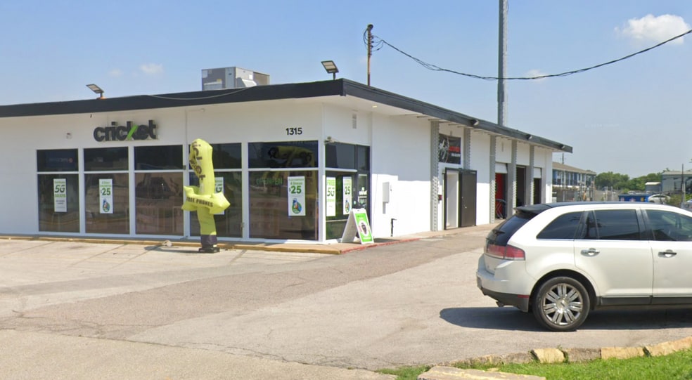 1315 Spencer Hwy, South Houston, TX for lease - Building Photo - Image 1 of 3