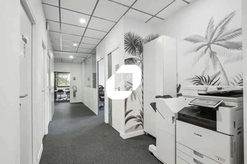 Office in Tremblay-en-France for lease - Interior Photo - Image 2 of 9