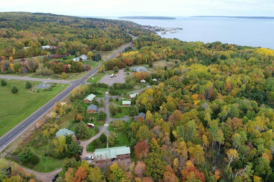 84790 State Highway 13 S, Bayfield, WI à vendre - Photo du bâtiment - Image 1 de 18