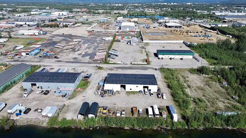 1285 Queens Way, Fairbanks, AK à vendre - Photo du bâtiment - Image 2 de 45