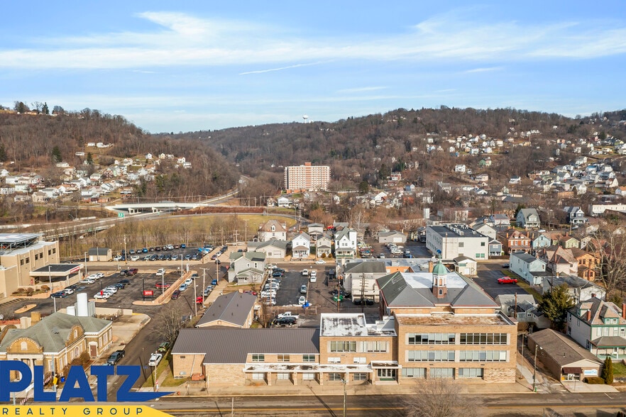 335 W 5th St, East Liverpool, OH à vendre - Photo du bâtiment - Image 2 de 27