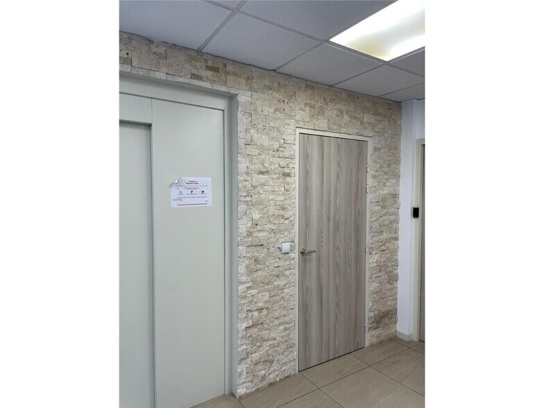 Office in Valbonne for sale - Interior Photo - Image 3 of 5
