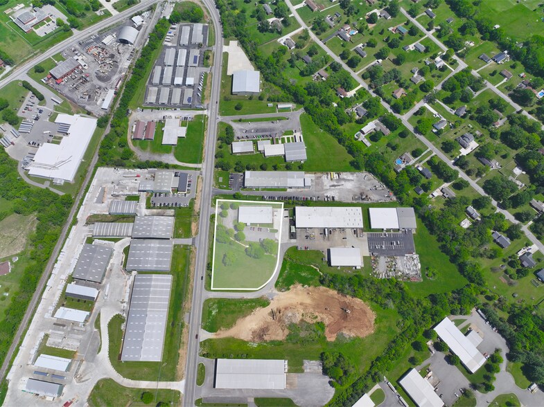 575 Airport Rd, Gallatin, TN à vendre - Photo du bâtiment - Image 2 de 10