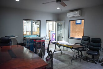 3306 Ella Blvd, Houston, TX for lease Interior Photo- Image 2 of 3