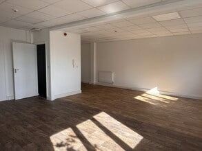 6 Station Rd, Skelmanthorpe for lease Interior Photo- Image 2 of 5
