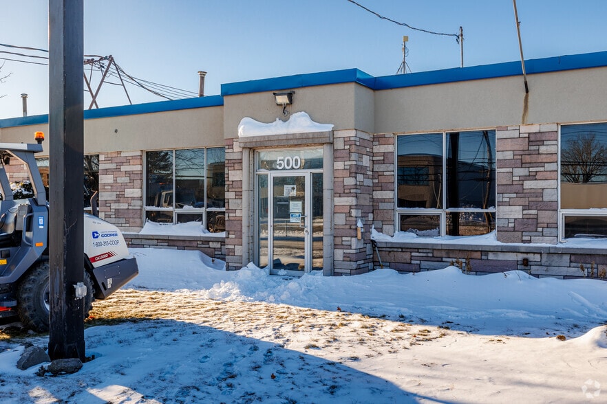 500 Montée de Liesse, Montréal, QC for lease - Building Photo - Image 2 of 3