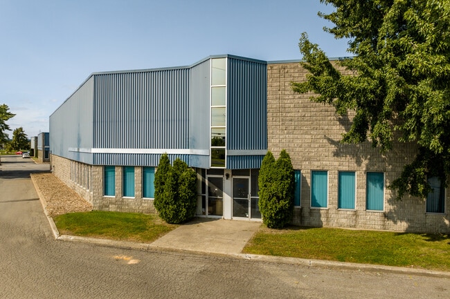 Plus de détails pour 255 Ch du Tremblay, Boucherville, QC - Industriel à louer