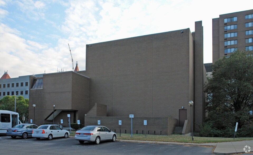 405 W Seventh St, Cincinnati, OH à vendre - Photo du bâtiment - Image 2 de 2