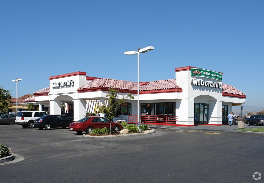 421 S Ventura Rd, Oxnard, CA à louer - Photo principale - Image 2 de 10