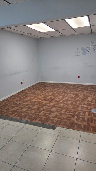 3383 NW 7th St, Miami, FL à louer - Photo intérieure - Image 3 de 12