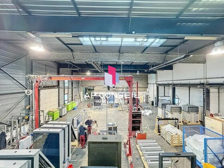 Bureau dans Élancourt à louer - Photo du bâtiment - Image 2 de 7