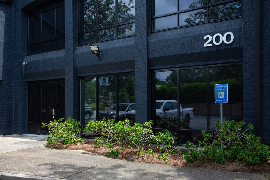 1950 N Park Pl, Atlanta, GA for sale - Building Photo - Image 3 of 13