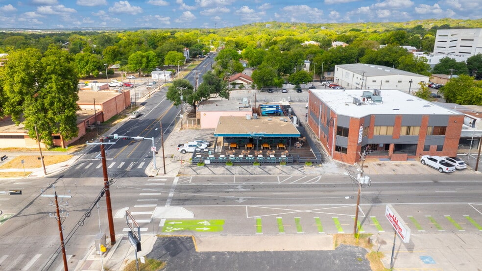 The Davenport portfolio of 2 properties for sale on LoopNet.ca - Building Photo - Image 2 of 11