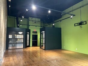 120 W 2nd St, Taylor, TX à louer Photo intérieure- Image 2 de 14