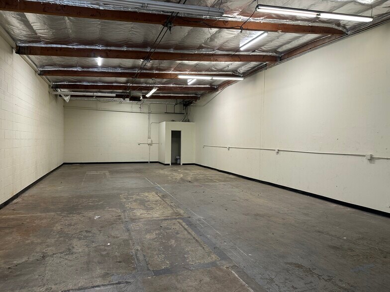 9600 Cozycroft Ave, Chatsworth, CA à louer - Photo du bâtiment - Image 2 de 4