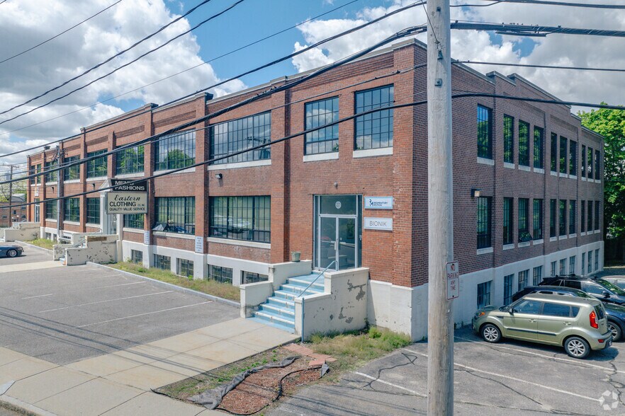 80 Coolidge Hill Rd, Watertown, MA à louer - Photo du bâtiment - Image 3 de 6