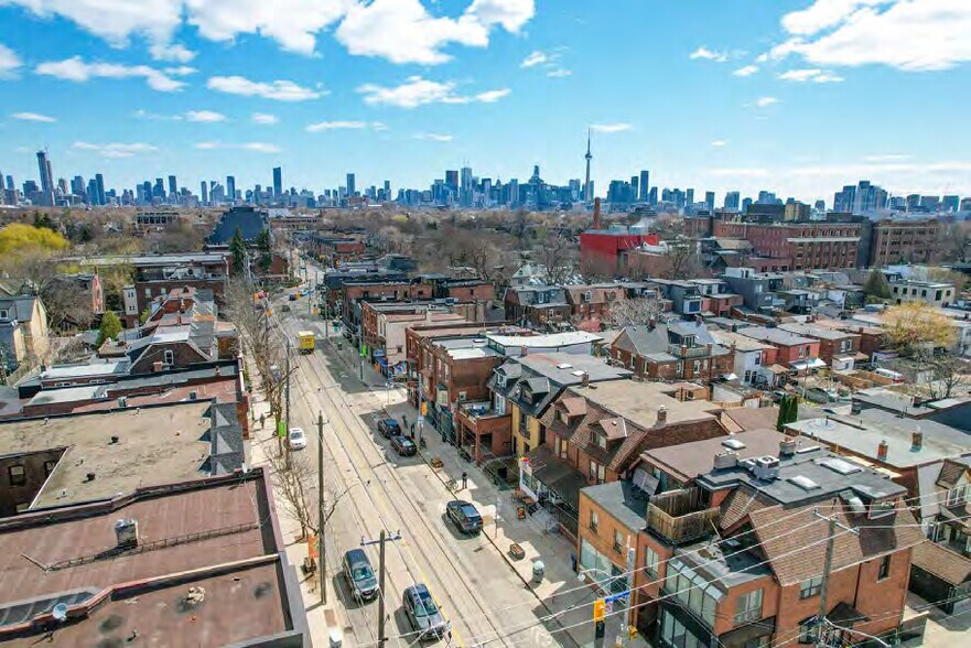 1111 College St, Toronto, ON à vendre - Photo du bâtiment - Image 2 de 19