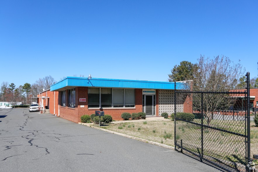 2300 Old Steele Creek Rd, Charlotte, NC for lease - Building Photo - Image 3 of 12