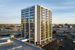 Oak Brook Regency Tower - East - Convenience Store