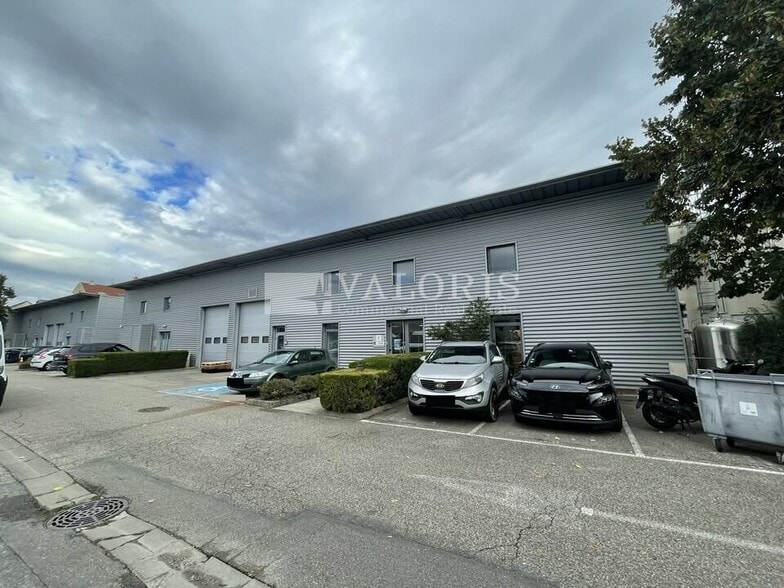 Flex in Lyon for lease - Building Photo - Image 1 of 7