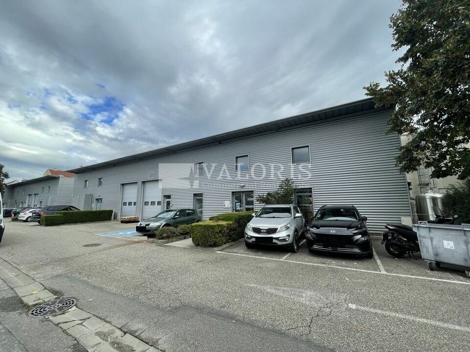 Flex in Lyon for lease Building Photo- Image 1 of 8