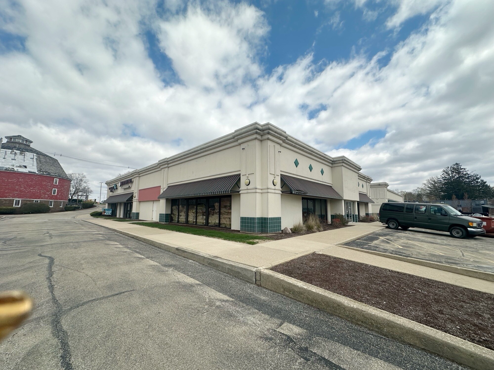 1806-1808 Round Barn Rd, Champaign, IL for lease Building Photo- Image 1 of 6