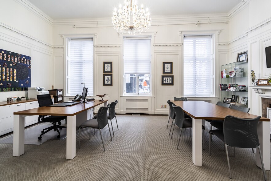 1175-1183 Pl Du Frère-André, Montréal, QC à louer - Photo intérieure - Image 3 de 28