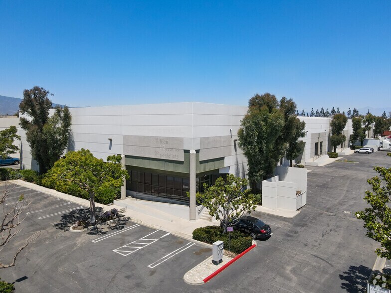 801 S DuPont Ave, Ontario, CA à louer - Photo du bâtiment - Image 3 de 6