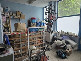 Plus de détails pour Multi-résidentiel à vendre