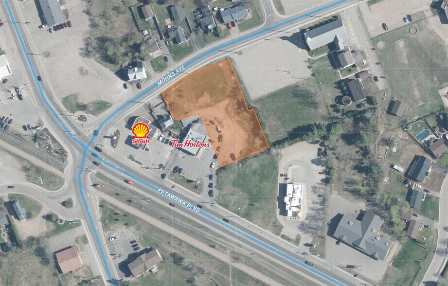 3381 Petawawa Blvd, Petawawa, ON à louer - Photo du bâtiment - Image 2 de 4