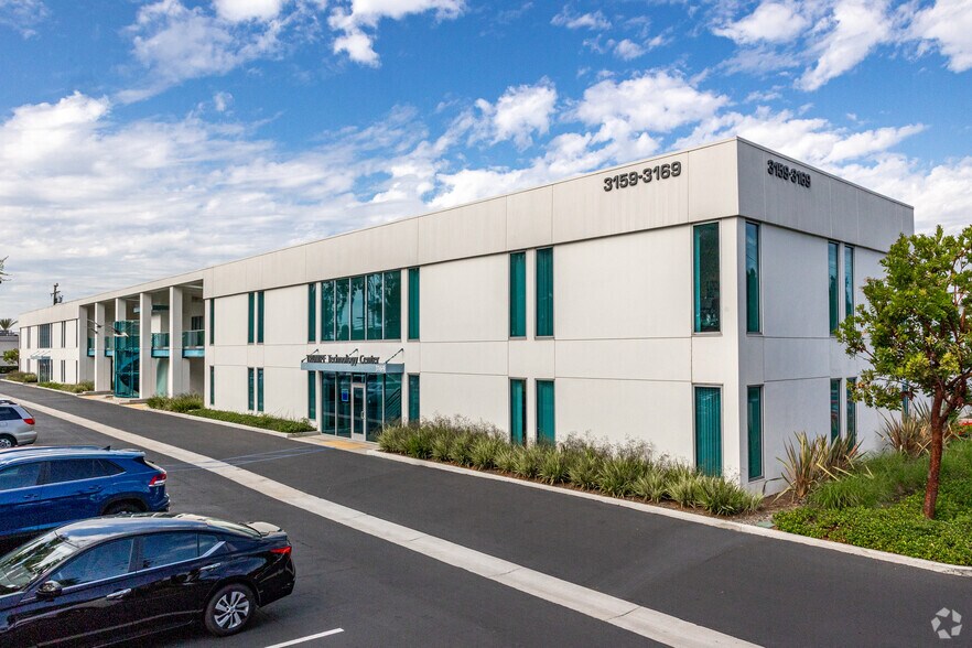 3159-3169 Red Hill Ave, Costa Mesa, CA à louer - Photo du bâtiment - Image 1 de 26