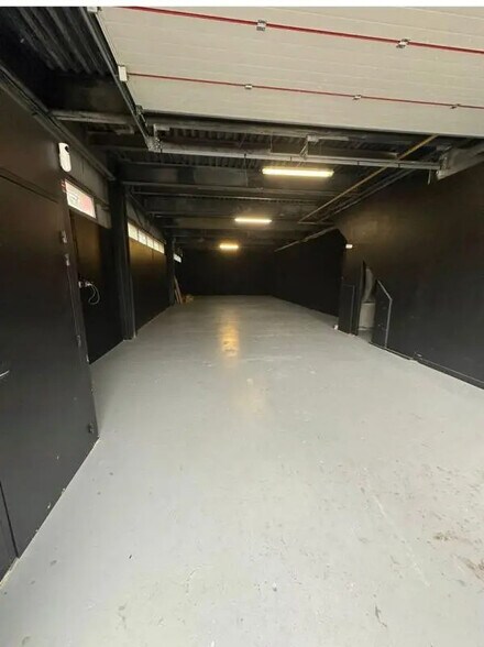 Industriel dans Sartrouville à louer - Photo du bâtiment - Image 2 de 4